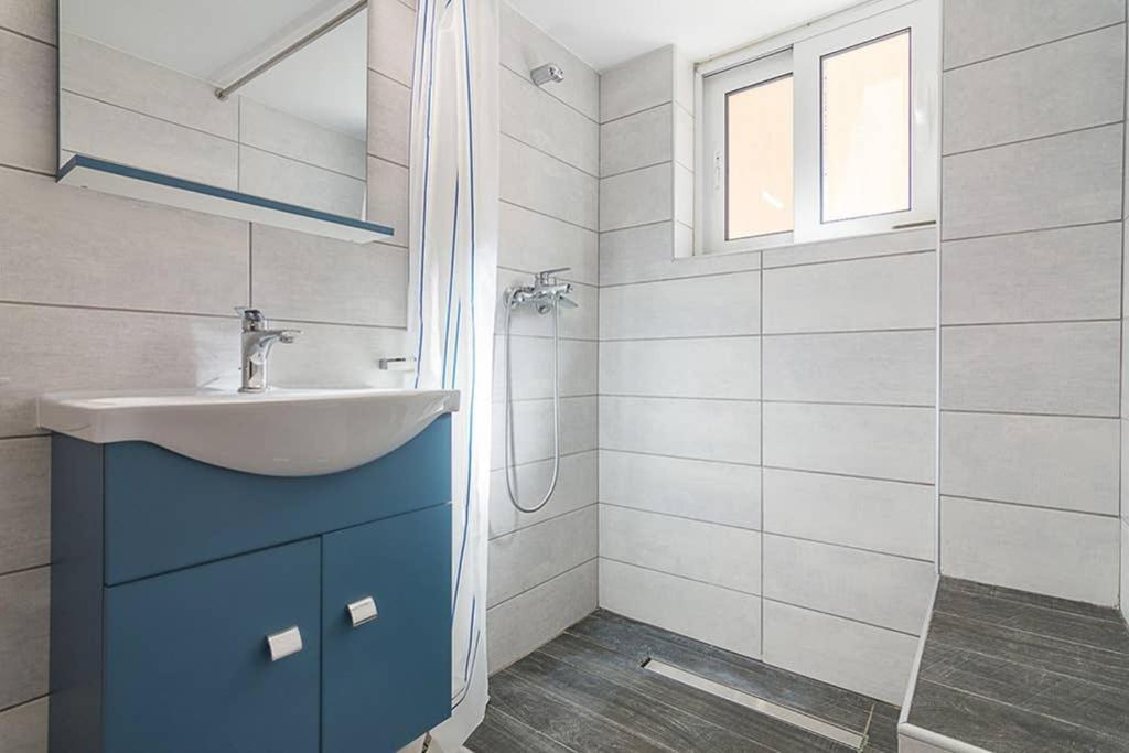 Cozy Flat With 1 Bedroom Next To Metro Station Atenas Exterior foto