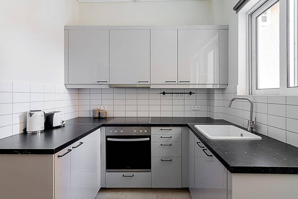 Cozy Flat With 1 Bedroom Next To Metro Station Atenas Exterior foto