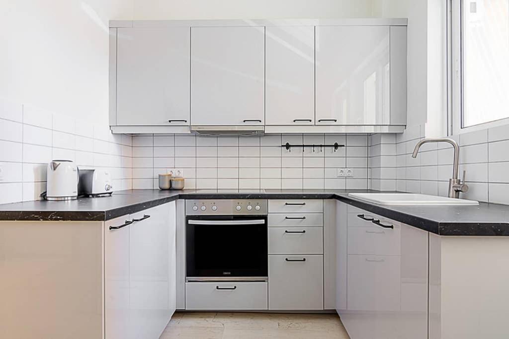 Cozy Flat With 1 Bedroom Next To Metro Station Atenas Exterior foto