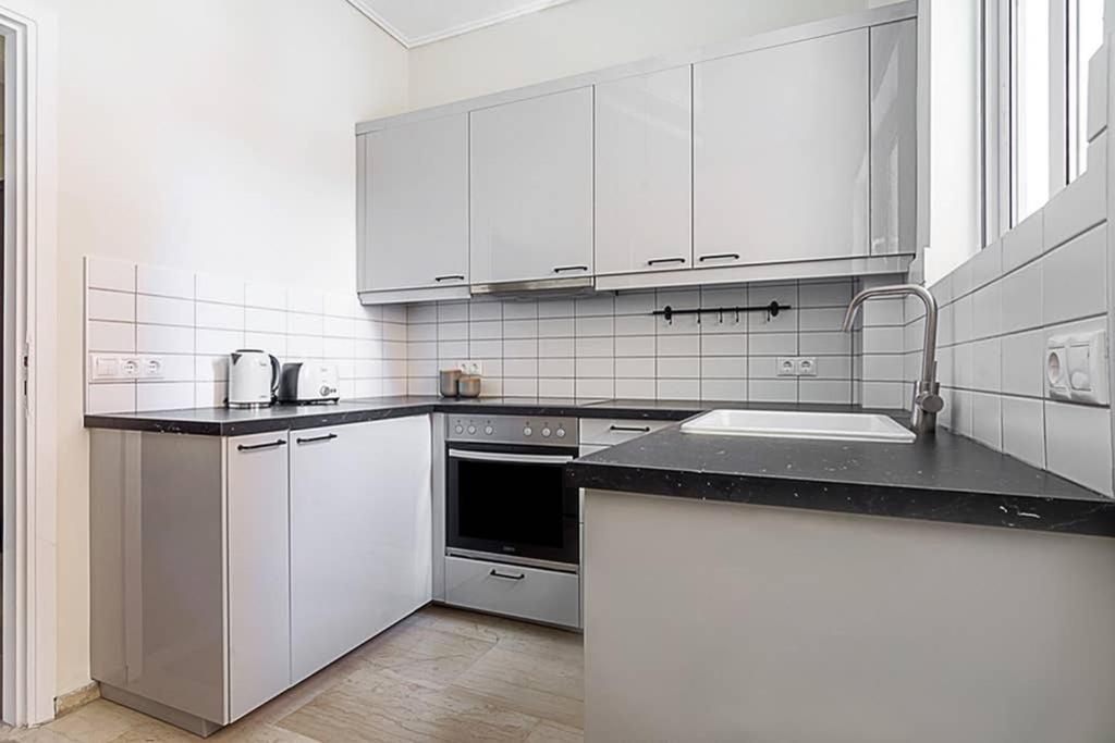 Cozy Flat With 1 Bedroom Next To Metro Station Atenas Exterior foto
