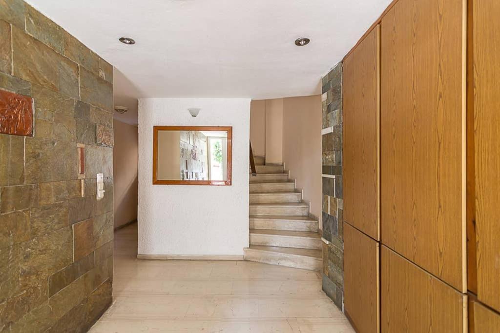Cozy Flat With 1 Bedroom Next To Metro Station Atenas Exterior foto